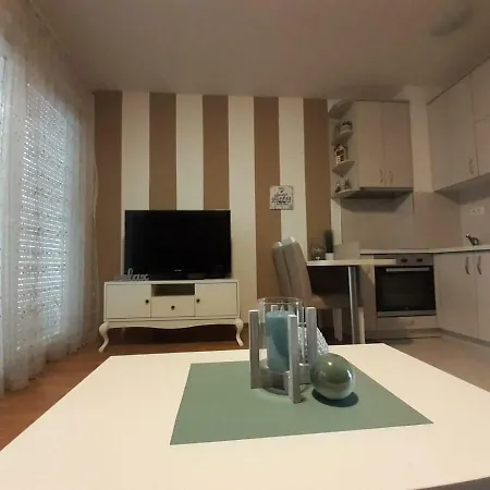 Urban Compass City Kvart Апартаменти Подгориця